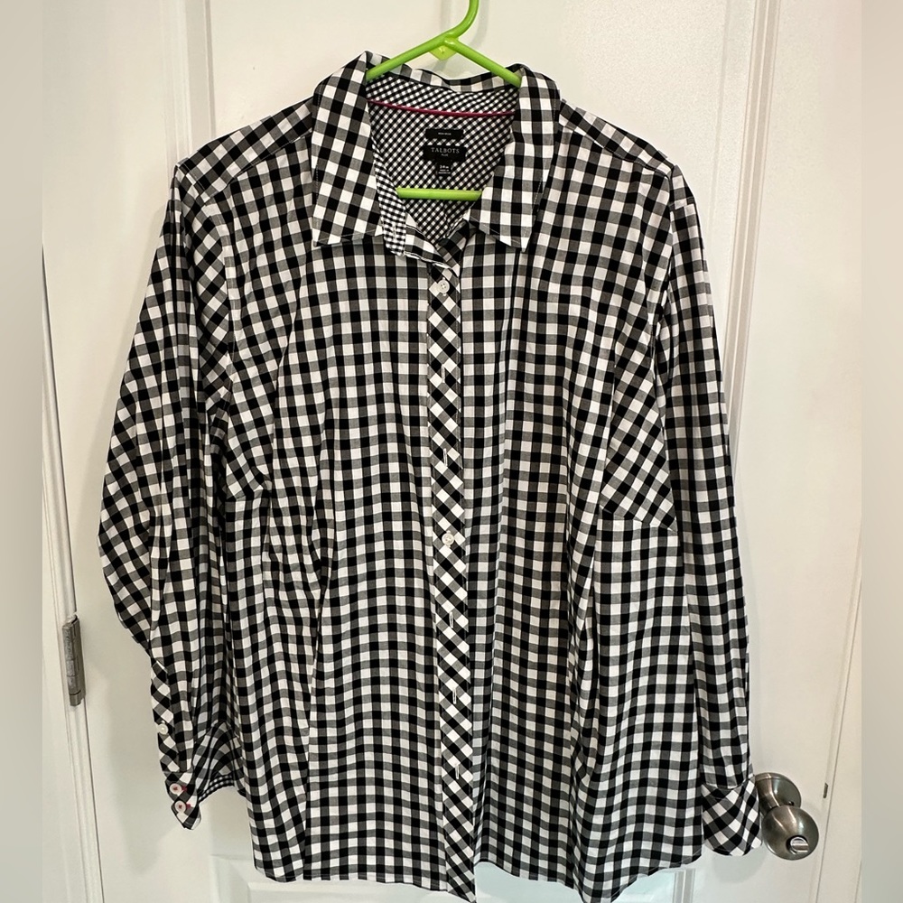 Talbots 24w No-Iron Black and White Button Down